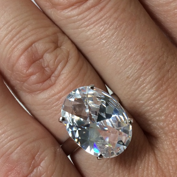 Sterling Silver Size 6 Ring With LARGE Crystal - Picture 3 of 4